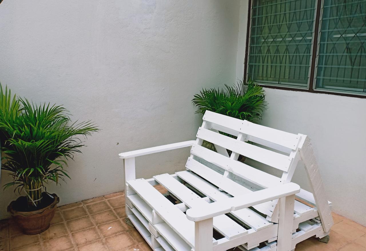 Taina'S Home Sukhumvit Bangkok Exterior photo